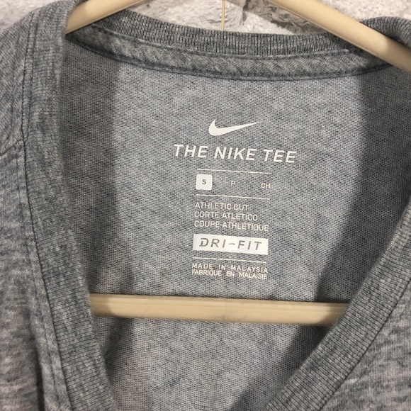 The Nike Tee. Dri-Fit Gray. Athletic Cut. Small - Picture 4 of 5